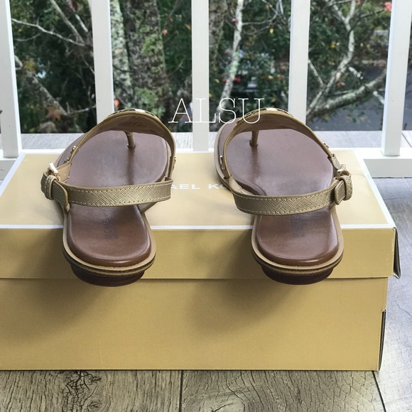 Michael Kors Aubrey Charm Thong Metallic Pale Gold - Picture 5 of 7